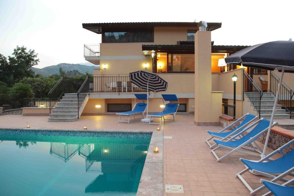גיארדיני נאקסוס Villa Veronica מראה חיצוני תמונה